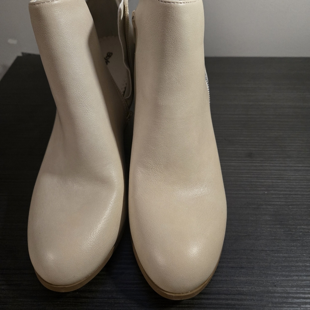 Style & Co Masrina Ankle Boots Ecru Cream Block Heel Size 9.5 NEW - Picture 4 of 7